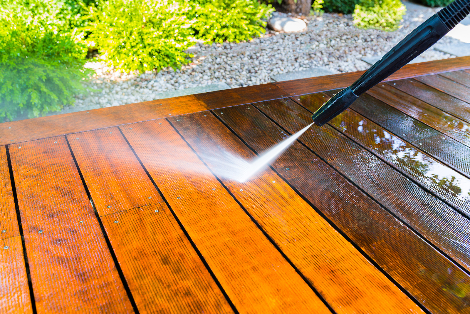 Pressure washing and other deck and fence services for the Bruce Peninsula